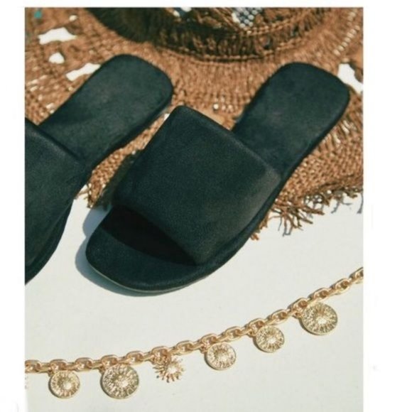 !! NEW !! Super Soft Slide Sandals in Black - Picture 8 of 9